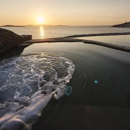 Amazon Mykonos & Hotell Agios Ioannis Diakoftis