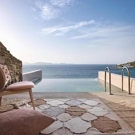 Amazon Mykonos & Hotell Agios Ioannis Diakoftis