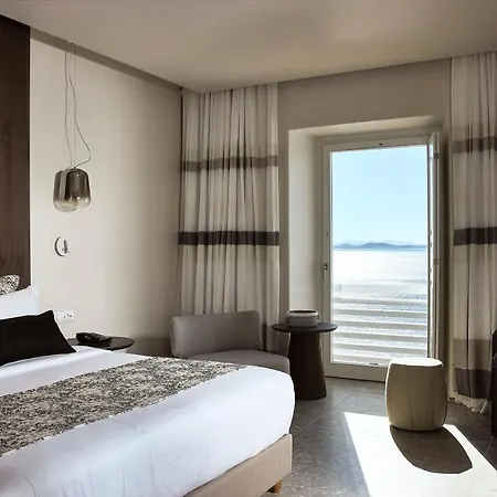 Amazon Mykonos & Hotell Agios Ioannis Diakoftis