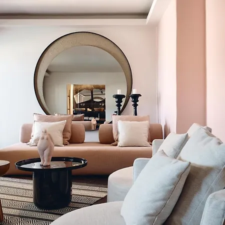 Amazon Mykonos & فندق 5*