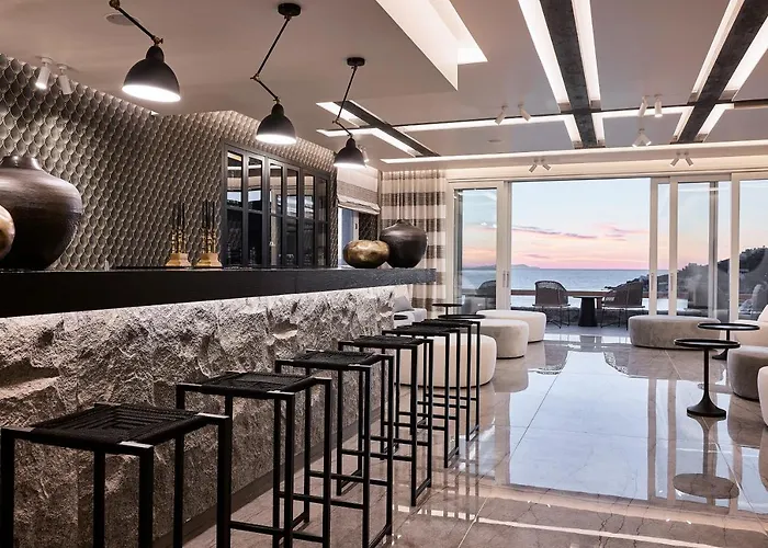 Amazon Mykonos & 5* Agios Ioannis Diakoftis