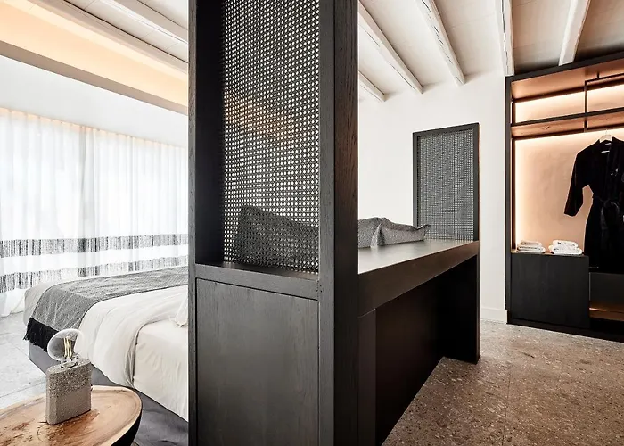 Amazon Mykonos & Agios Ioannis Diakoftis